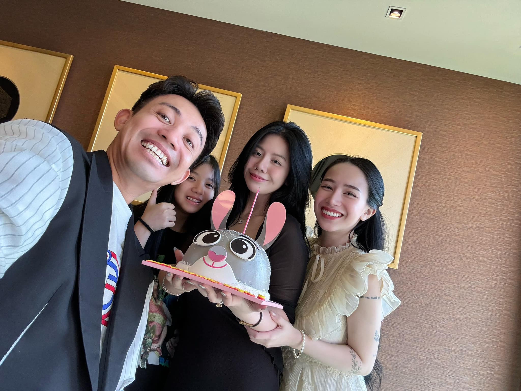 Minh Nhựa mừng sinh nhật con gái thứ 2, mối quan hệ mẹ kế - con chồng được tiết lộ qua 1 khoảnh khắc - Ảnh 2.