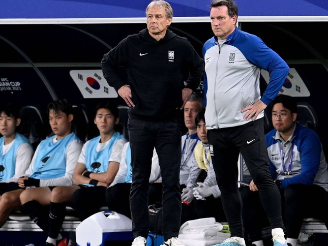 LĐBĐ Hàn Quốc bị trợ lý của HLV Klinsmann tố cáo để chính trị can thiệp vào bóng đá - Ảnh 2.