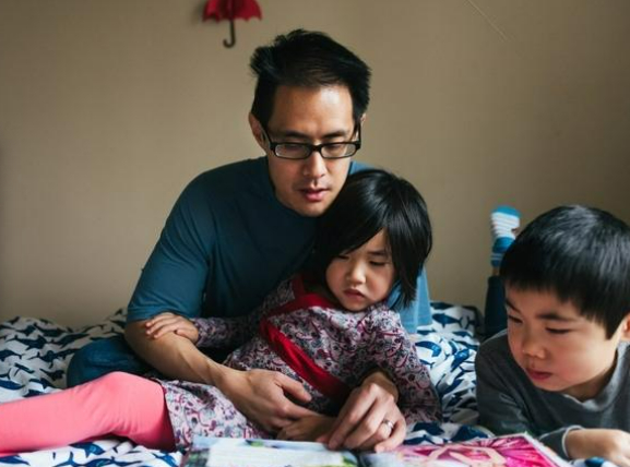 Người cha xuất hiện kịp thời trong 5 thời điểm n&agrave;y chẳng kh&aacute;c n&agrave;o vị cứu tinh, gi&uacute;p con c&aacute;i một đời tự tin - Ảnh 1.