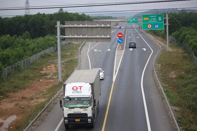 Bộ trưởng GTVT chỉ đạo về cao tốc Cam Lộ - La Sơn - Ảnh 2.