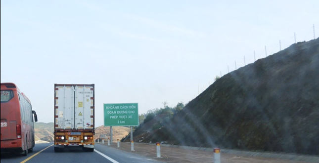 Những tử huyệt tr&ecirc;n cao tốc Cam Lộ-La Sơn - Ảnh 1.