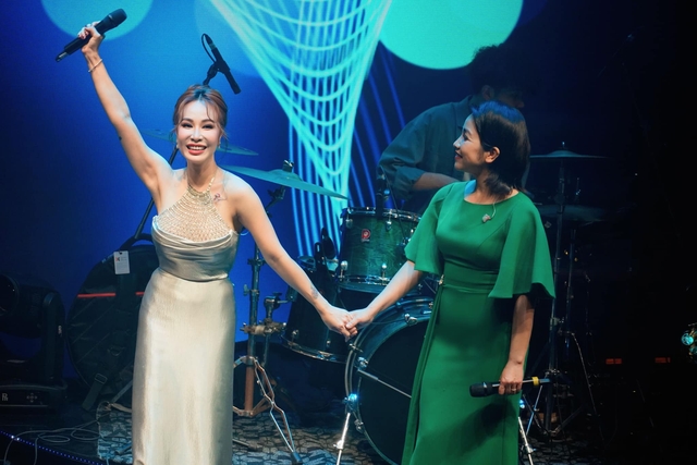 View - Mỹ Linh - Uyên Linh sau Chị Đẹp: Diễn tour xuyên Việt cháy vé, hát là chính - tấu hề và vũ đạo là mười!