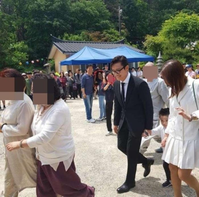 Con trai 9 tuổi nhà Lee Byung Hun: Ngoại hình khiến Kwon Sang Woo hết lời khen ngợi, được mẹ áp kỷ luật thép từ bé - Ảnh 3.