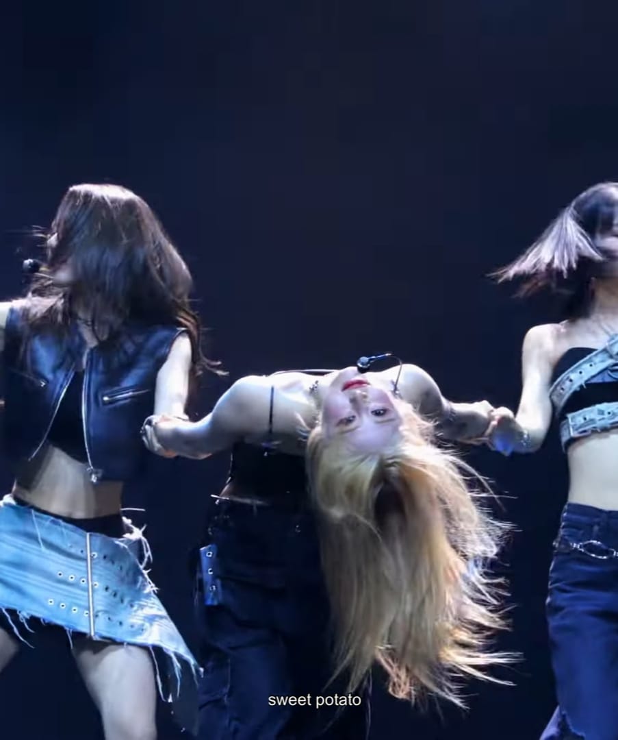 View - Cột sống Gen Z "có này có kia": Xem vũ đạo vuông góc của giọng ca chính LE SSERAFIM mà đau lưng giùm!