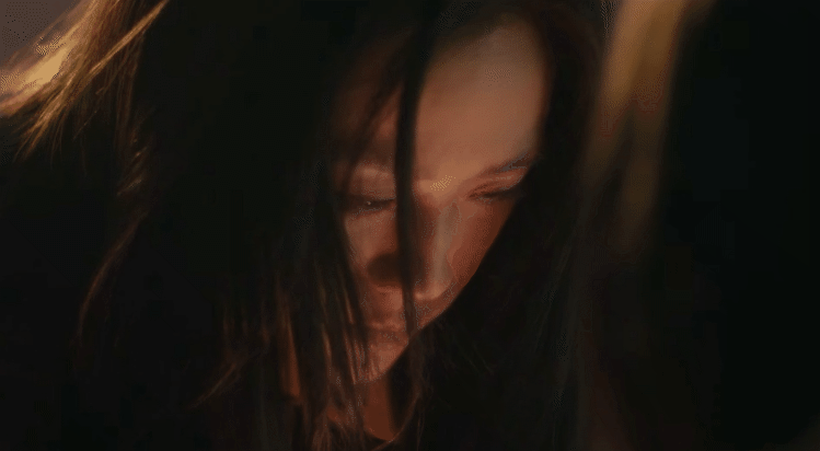 IU tung MV như điện ảnh với Thang Duy: Visual đại minh tinh bất bại, quan hệ hack não của hai nữ chính gây đồn đoán - Ảnh 5.