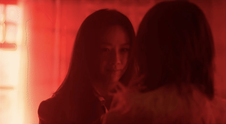 IU tung MV như điện ảnh với Thang Duy: Visual đại minh tinh bất bại, quan hệ hack não của hai nữ chính gây đồn đoán - Ảnh 8.