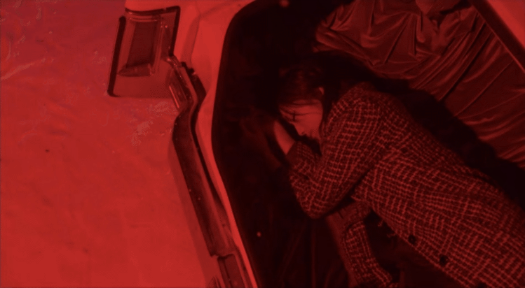 IU tung MV như điện ảnh với Thang Duy: Visual đại minh tinh bất bại, quan hệ hack não của hai nữ chính gây đồn đoán - Ảnh 6.