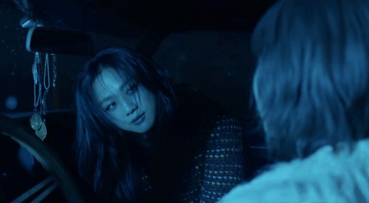 IU tung MV như điện ảnh với Thang Duy: Visual đại minh tinh bất bại, quan hệ hack não của hai nữ chính gây đồn đoán - Ảnh 7.