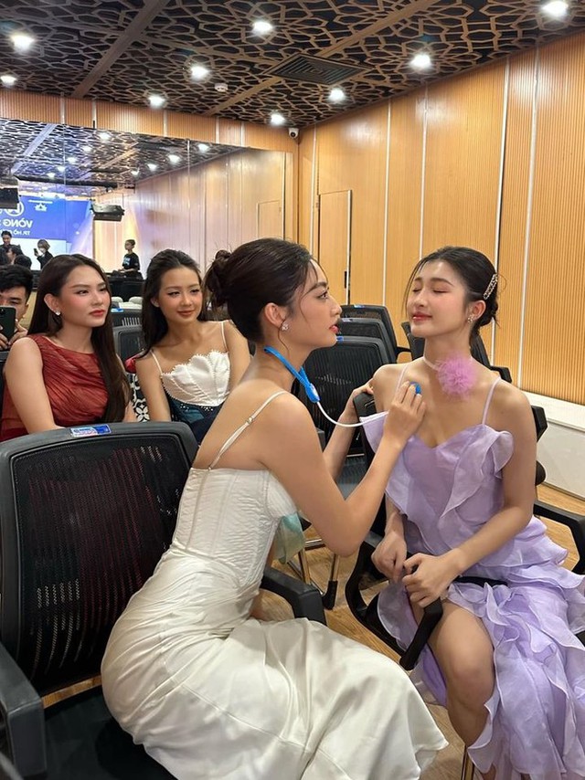 Trước khi lộ dấu hiệu bất thường nghi m&acirc;u thuẫn, Phương Nhi v&agrave; Lương Thuỳ Linh c&oacute; th&aacute;i độ thế n&agrave;o? - Ảnh 10.