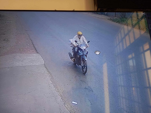 Điều tra thông tin người đàn ông bị lừa lấy xe máy bởi thương người - Ảnh 1.