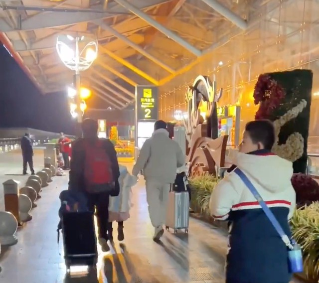 Trung Quốc: Không mua trang sức, du khách bị hướng dẫn viên đuổi ra khỏi xe