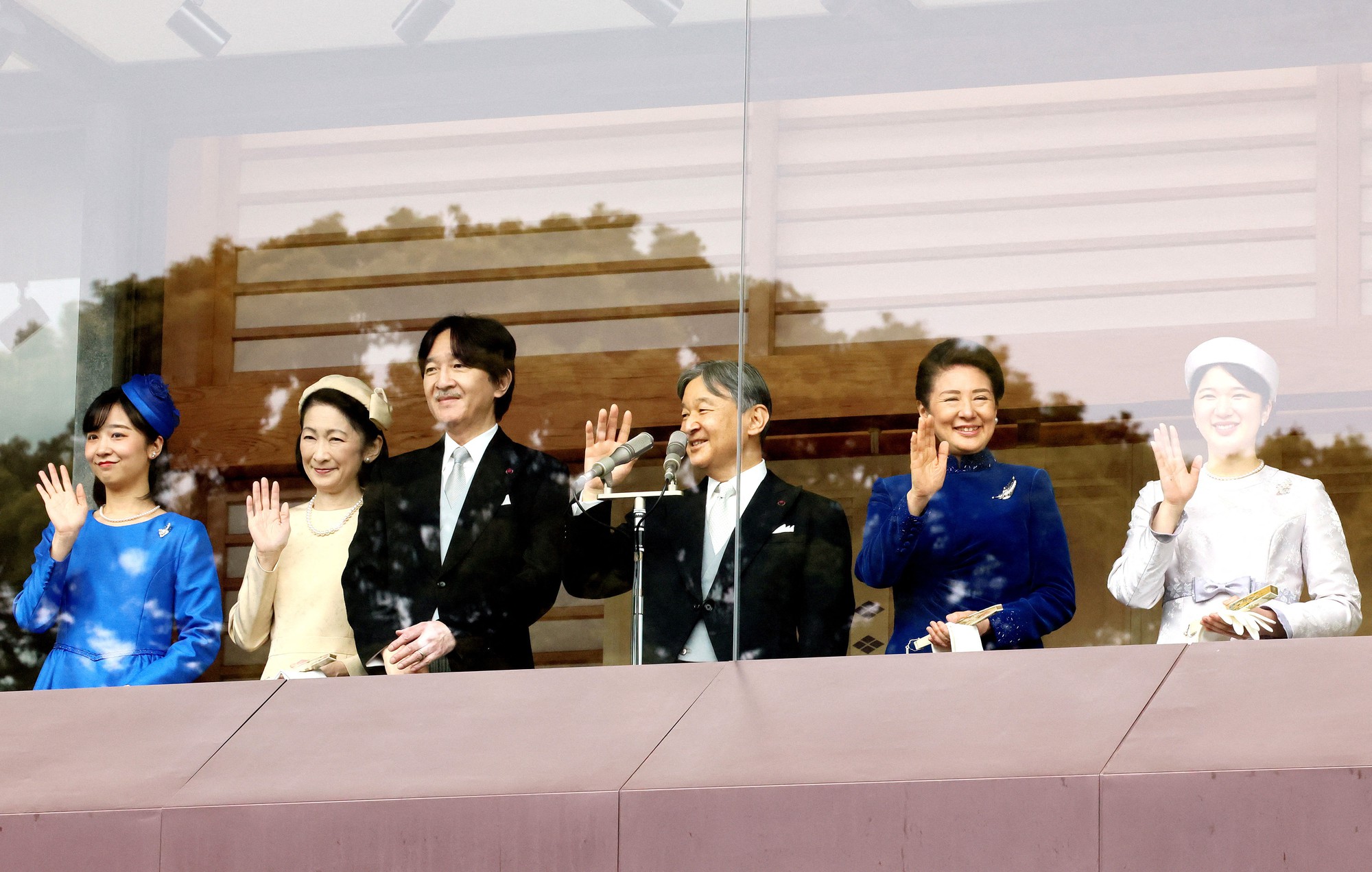 Hoàng gia Nhật Bản cùng xuất hiện tại sự kiện đặc biệt sau thời gian dài, nhan sắc 2 nàng công chúa gây bất ngờ