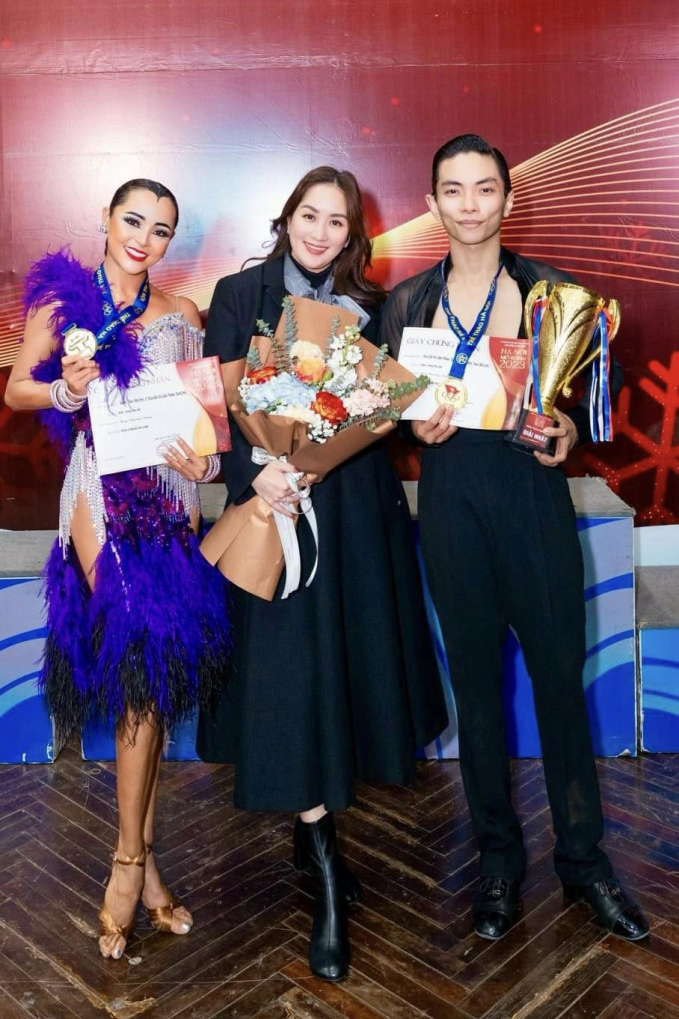 View - Bạn nhảy của Phan Hiển - Đặng Thu Hương vừa ly hôn, hé lộ mối quan hệ với Khánh Thi