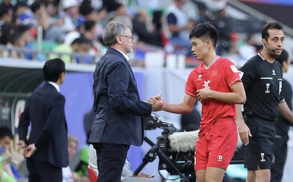 Họa vô đơn chí, HLV Troussier sẽ lại nếm đủ đòn từ Indonesia bởi thói hư V.League? - Ảnh 1.