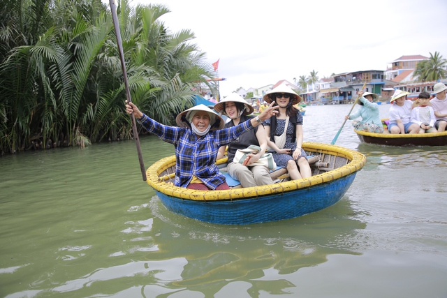 Có gì đặc biệt tại rừng dừa nước ở Quảng Nam mà khách đến nườm nượp? - Ảnh 9.