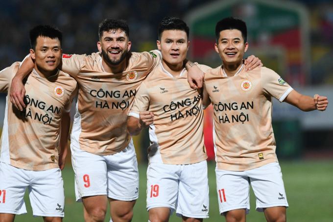 Chu Thanh Huyền khoe đi ăn sang chảnh, kh&ocirc;ng đi xem trận đấu Quang Hải nổ s&uacute;ng tưng bừng - Ảnh 7.