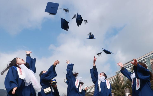 Trường đại học ở Hàn Quốc thiếu hơn 13.000 sinh viên do dân số giảm - Ảnh 1.