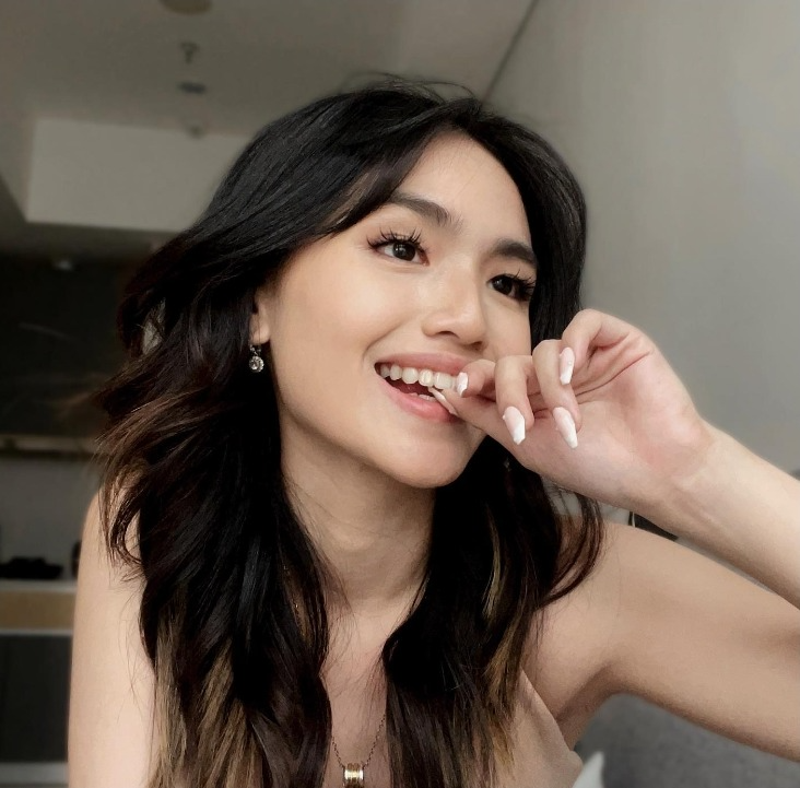 Xịt thứ nước chua loét lên tóc, cô nàng blogger châu Á nhận về cái kết mỹ mãn - Ảnh 5.