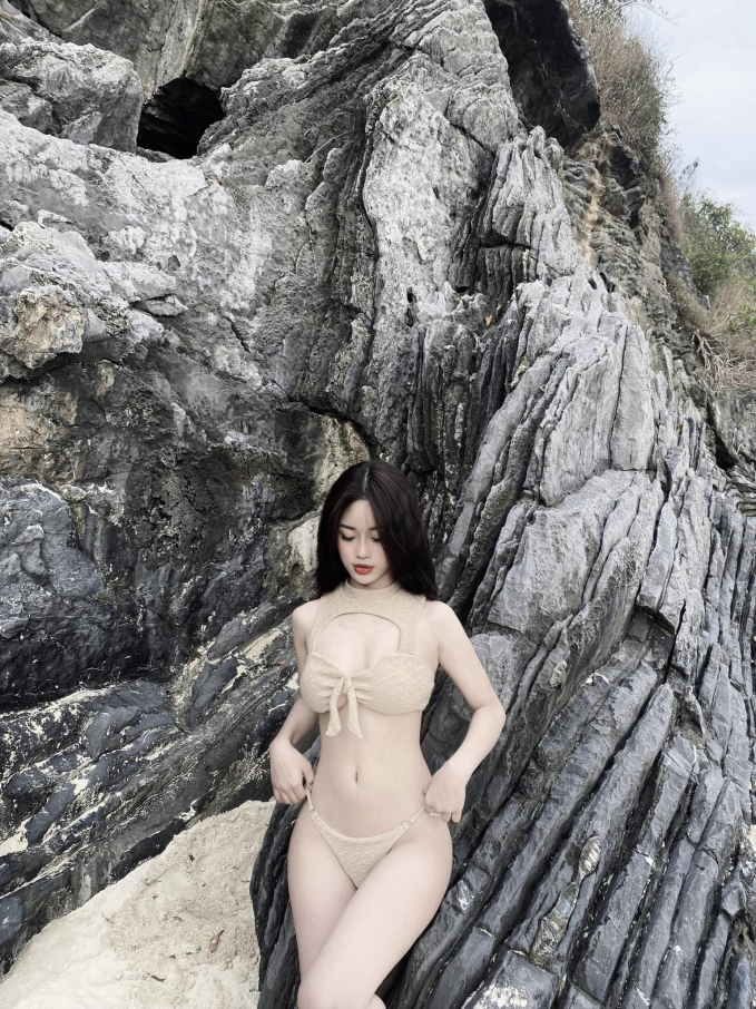 Hot girl Hải Phòng hẹn hò tiền đạo U23 Việt Nam khoe dáng nuột khi diện bikini mảnh mai - Ảnh 3.