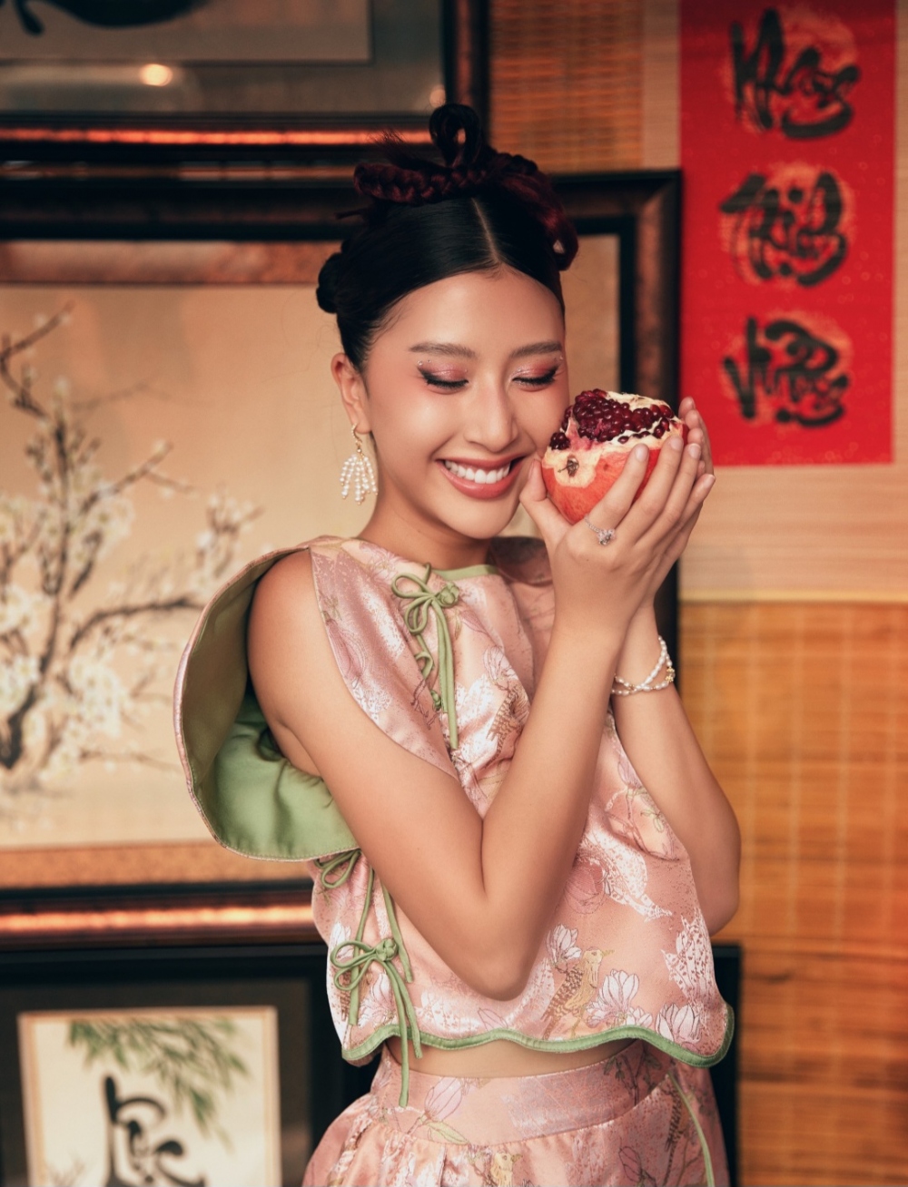 Quỳnh Anh Shyn đẹp yêu kiều trong bộ ảnh thời trang Tết - Ảnh 4.