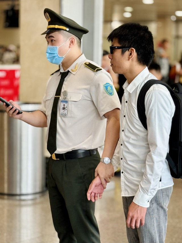Gần 700 chuyến bay bị chậm, hủy ở sân bay Tân Sơn Nhất - Ảnh 4.