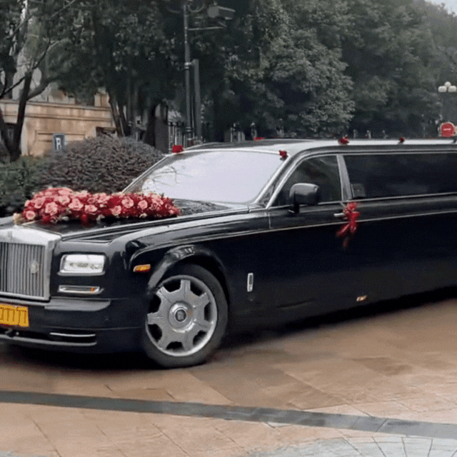 Đám cưới rước dâu bằng loạt xe Rolls - Royce gây náo loạn đường phố, đúng là ngôn tình xé truyện bước ra - Ảnh 4.