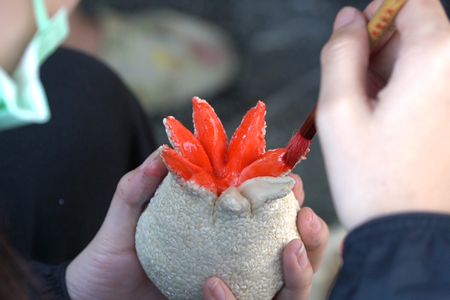 TP HCM: M&oacute;n b&aacute;nh đặc biệt chỉ b&aacute;n dịp Tết Nguy&ecirc;n đ&aacute;n - Ảnh 7.