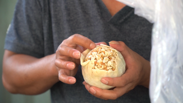 TP HCM: M&oacute;n b&aacute;nh đặc biệt chỉ b&aacute;n dịp Tết Nguy&ecirc;n đ&aacute;n - Ảnh 5.