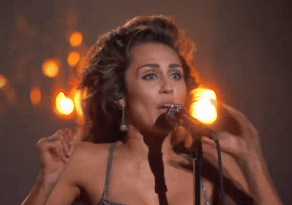 Miley Cyrus chiếm trọn spotlight ở Grammy: Có kèn vàng đầu tiên trong sự nghiệp, khuấy động sân khấu với bản hit toàn cầu Flowers! - Ảnh 8.