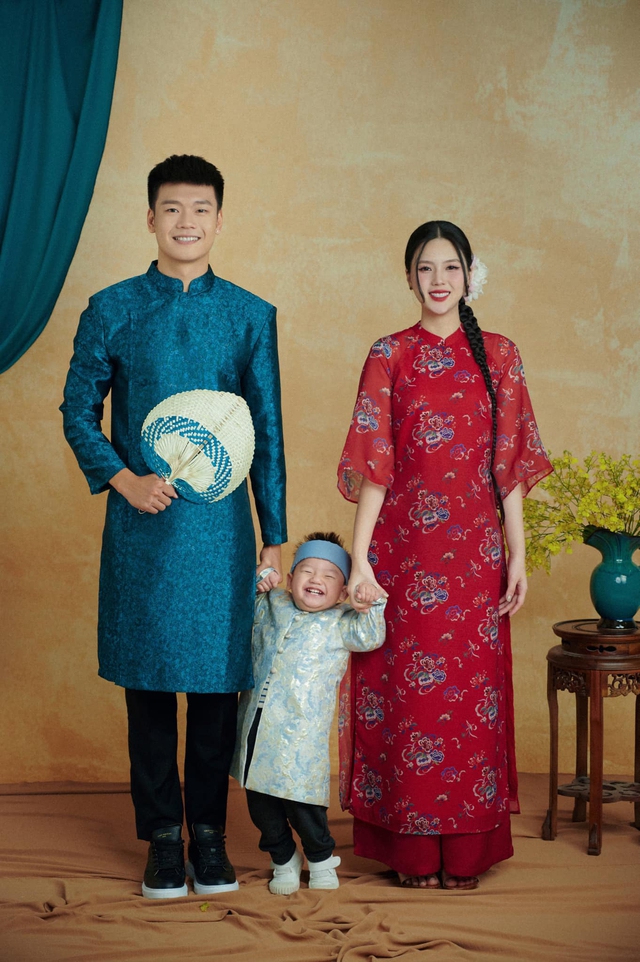 Vợ hotgirl ho&aacute; n&agrave;ng thơ, hậu vệ Th&agrave;nh Chung lập tức c&oacute; phản ứng n&agrave;y - Ảnh 9.