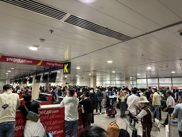 V&igrave; sao chậm, hủy chuyến bay Tết tăng đột biến? - Ảnh 2.