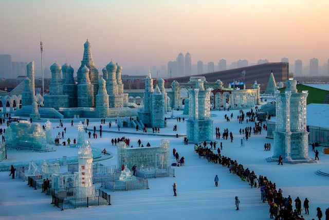 Thành phố Trung Quốc thu chục nghìn tỷ trong 3 ngày: Lạnh gấp đôi nơi khác nhưng du khách vẫn đổ xô đến - Ảnh 4.