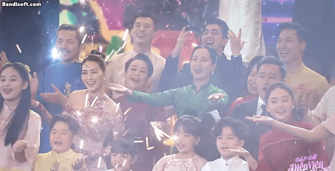 D&agrave;n sao nữ Vũ trụ VTV h&aacute;t nhạc Ho&agrave;ng Th&ugrave;y Linh, sốc nhất l&agrave; sắc v&oacute;c Hồng Diễm ở tuổi 40 - Ảnh 5.