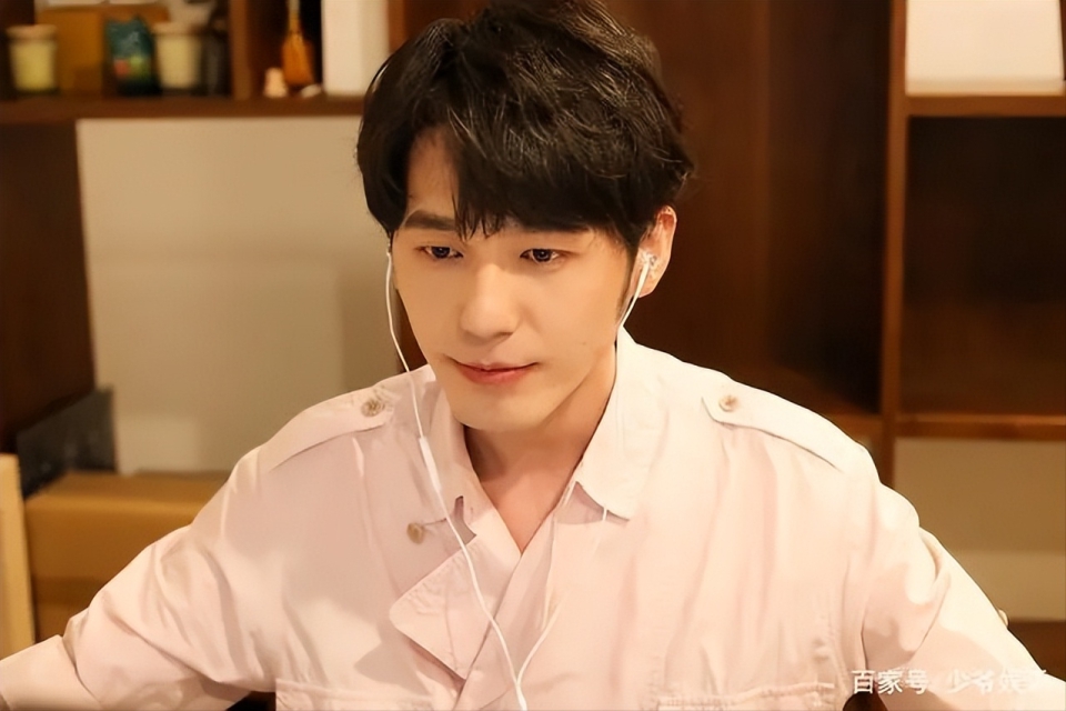 View - Bạch Vũ giàu từ trong trứng 10 năm không chịu già, thà hết thời chứ không thừa kế gia sản gần 200 tỷ