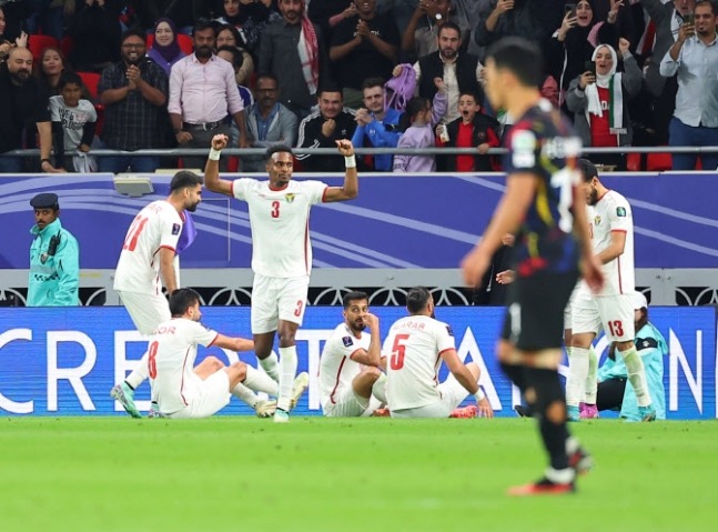 Truyền th&ocirc;ng H&agrave;n Quốc sốc khi chứng kiến thất bại của đội nh&agrave; tại b&aacute;n kết Asian Cup 2023: Một trận đấu thảm họa - Ảnh 1.