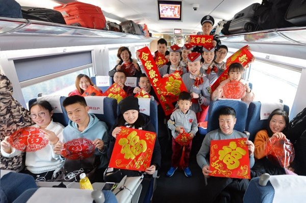Trải nghiệm đường sắt Trung Quốc mùa xuân vận: Đi gần 2.000km chỉ tốn 160 nghìn đồng, giá rẻ bất ngờ nhờ một yếu tố - Ảnh 1.