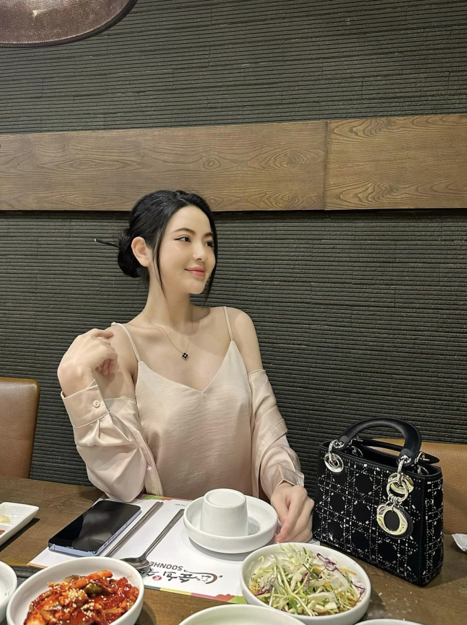 Lấy Quang Hải vừa nổi tiếng, gi&agrave;u, lại c&ograve;n c&oacute; ưu điểm n&agrave;y, bảo sao Chu Thanh Huyền n&oacute;i: &ldquo;Biết thế lấy chồng sớm hơn&rdquo; - Ảnh 1.