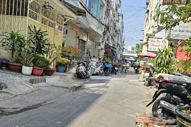 6 người tho&aacute;t khỏi hỏa hoạn - Ảnh 1.