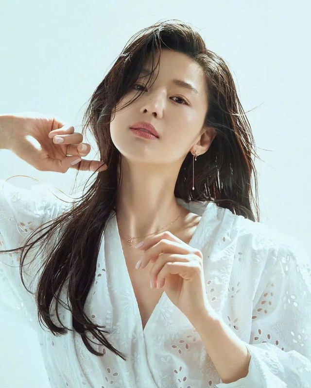 Jeon Ji Hyun leo hot search vì bị lộ ảnh hộ chiếu, nhan sắc thật ở tuổi 42 còn xứng danh nữ thần? - Ảnh 4.