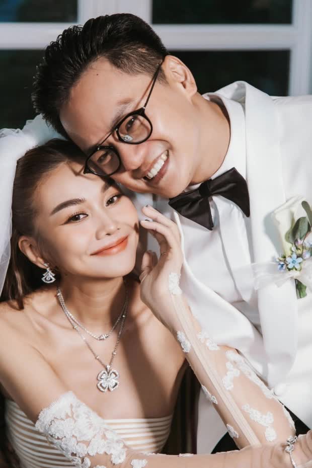 Thanh Hằng v&agrave; &ocirc;ng x&atilde; tung cẩu lương xịn, 1 chi tiết như cặp đ&ocirc;i mới y&ecirc;u - Ảnh 4.