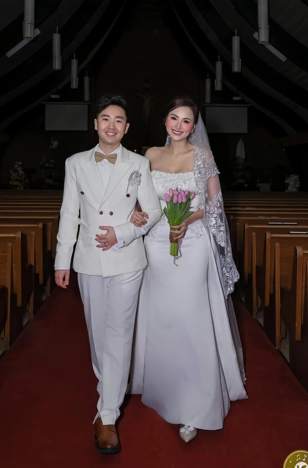 Hôn lễ Hoa hậu Diễm Hương và chồng thứ 3: Cô dâu diện váy cưới quyến rũ, khoảnh khắc khóa môi cực tình tứ - Ảnh 8.