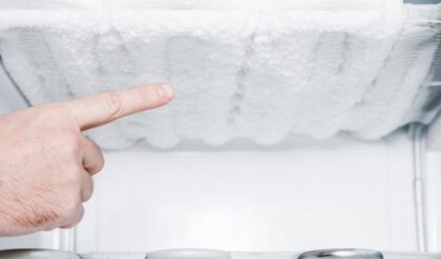 Tủ lạnh đóng lớp đá, tuyết dày có sao không? Vấn đề thường gặp nhưng không phải ai cũng biết cách xử lý - Ảnh 1.