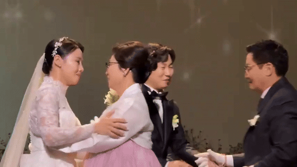 Hôn lễ cặp diễn viên đình đám: Cô dâu chú rể quẩy tung chảo, Ha Ji Won - Lee Hyori dẫn đầu dàn sao - Ảnh 5.