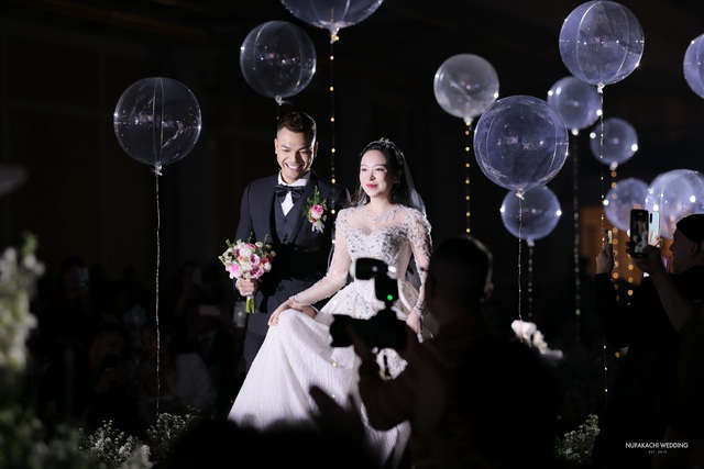 Lễ cưới diễn viên Kim Oanh: Nhã Phương - Lê Giang và dàn sao đổ bộ, cô dâu diện váy cưới 600 triệu - Ảnh 10.