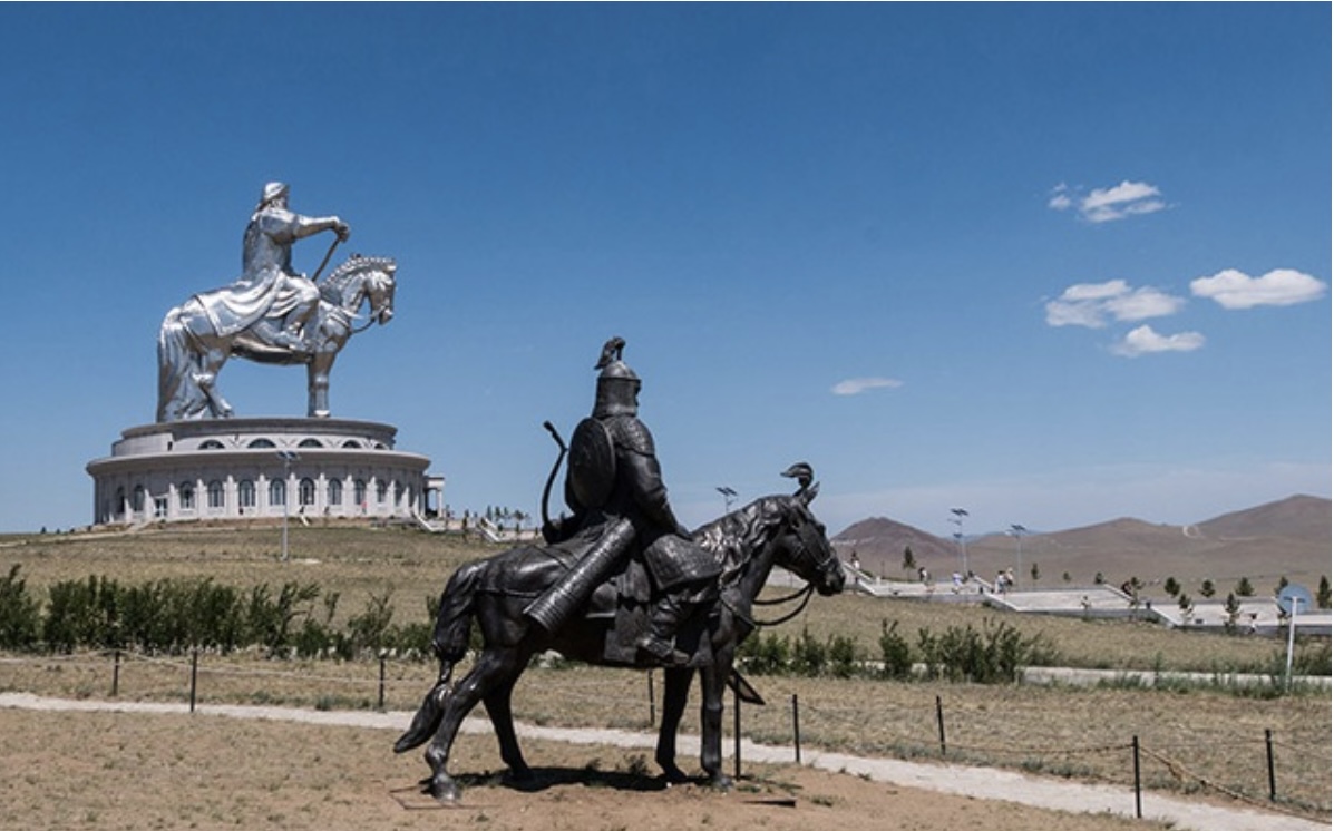 Статуя чингисхана в улан-баторе. Статуя чингисхана в цонжин-болдоге монголия. Улан батор хан. Статуя чингисхана в цонжин-болдоге монголия. Статуя чингисхана в монголии.