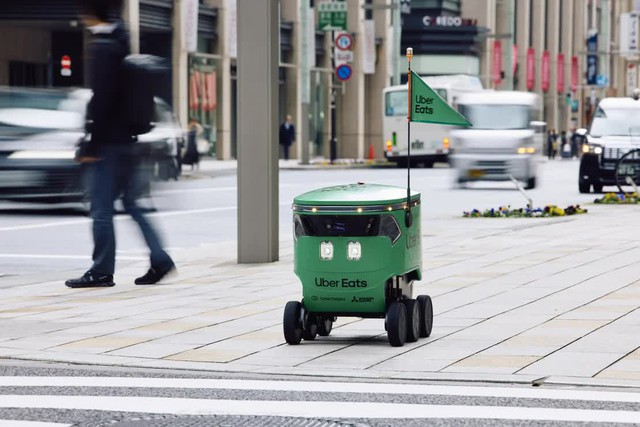 Ngày tàn của nghề giao đồ ăn: Shipper robot xuất hiện tại Nhật Bản, có thể làm việc không ngừng nghỉ cả ngày, bất kể mưa nắng, thùng đồ chứa được 20kg - Ảnh 1.