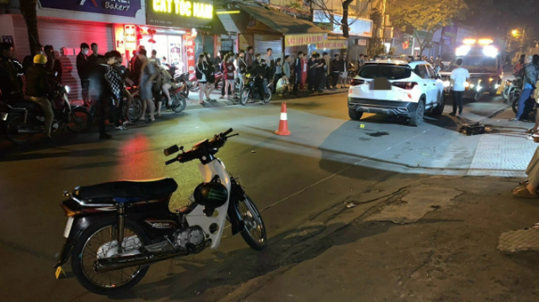 Va chạm giao thông ở phố Trần Cung: Nữ tài xế vi phạm sẽ bị phạt 35 triệu đồng, tước quyền sử dụng giấy phép lái xe 23 tháng - Ảnh 1.