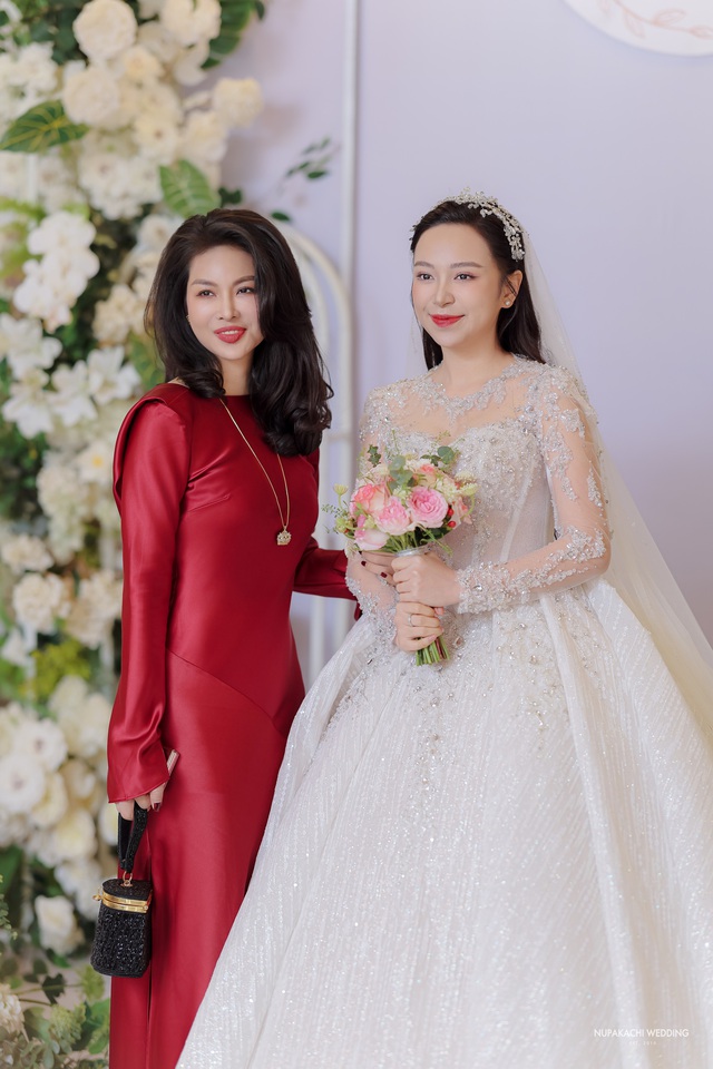Lễ cưới diễn viên Kim Oanh: Nhã Phương - Lê Giang và dàn sao đổ bộ, cô dâu diện váy cưới 600 triệu - Ảnh 23.