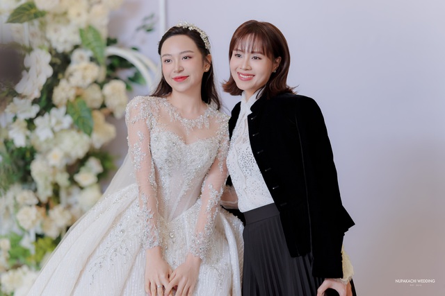 Lễ cưới diễn viên Kim Oanh: Nhã Phương - Lê Giang và dàn sao đổ bộ, cô dâu diện váy cưới 600 triệu - Ảnh 20.