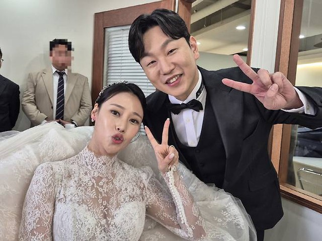 Hôn lễ cặp diễn viên đình đám: Cô dâu chú rể quẩy tung chảo, Ha Ji Won - Lee Hyori dẫn đầu dàn sao - Ảnh 7.